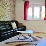 House Yellow Šilo