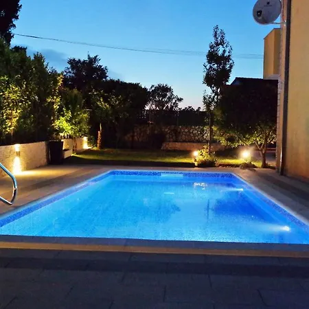 House Yellow Silo (Krk)