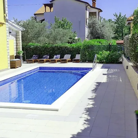 House Yellow Silo (Krk)