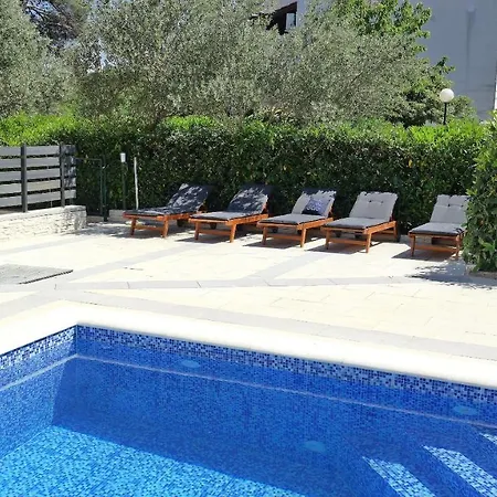 House Yellow Silo (Krk)