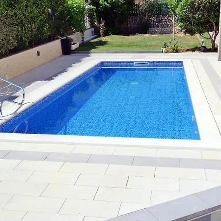 Prázdninový dům House Yellow