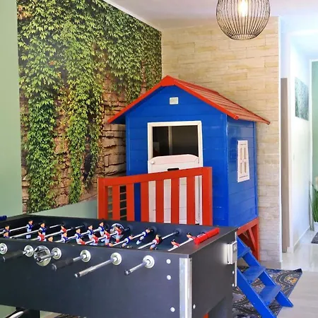 House Yellow Vikendica *