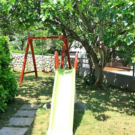 House Yellow * Silo (Krk)