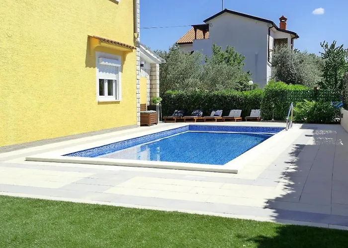 Dom wakacyjny House Yellow Šilo