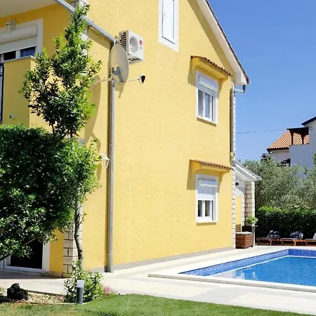 Hébergement de vacances House Yellow Šilo