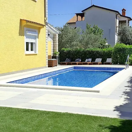 Nyaraló House Yellow Šilo