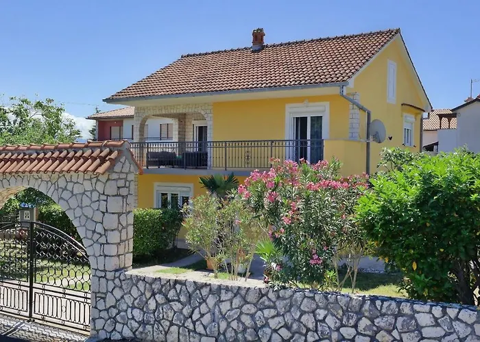 Nyaraló House Yellow Šilo