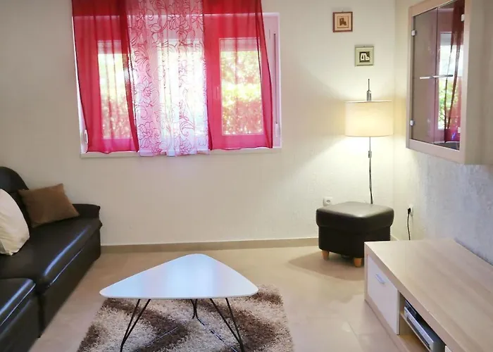 House Yellow Nyaraló *