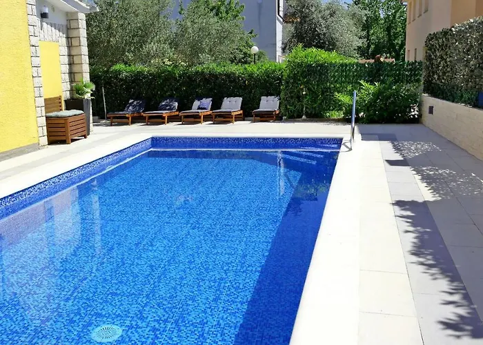 House Yellow * Šilo