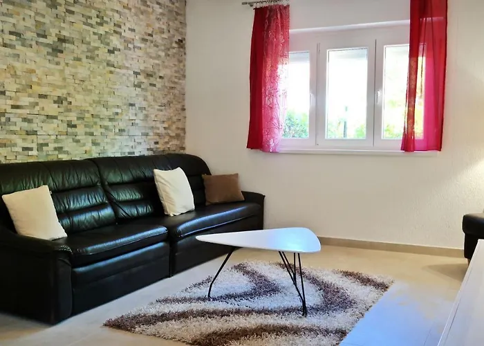 House Yellow Šilo